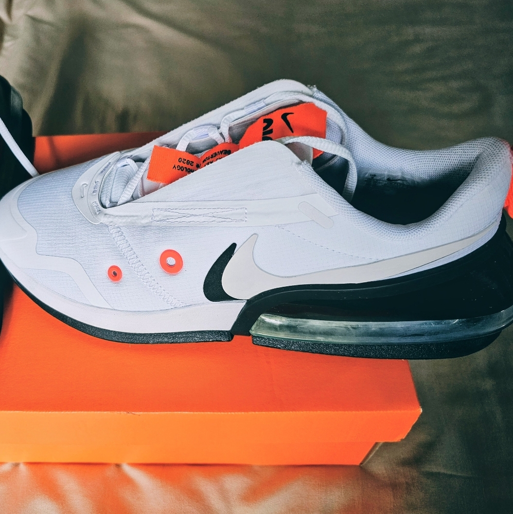 Nike Hits.